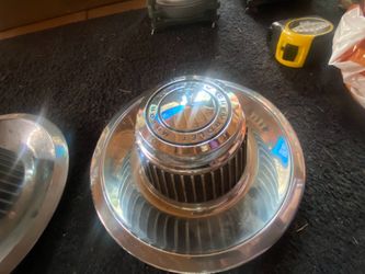 Chevy caps & rings 22 pieces