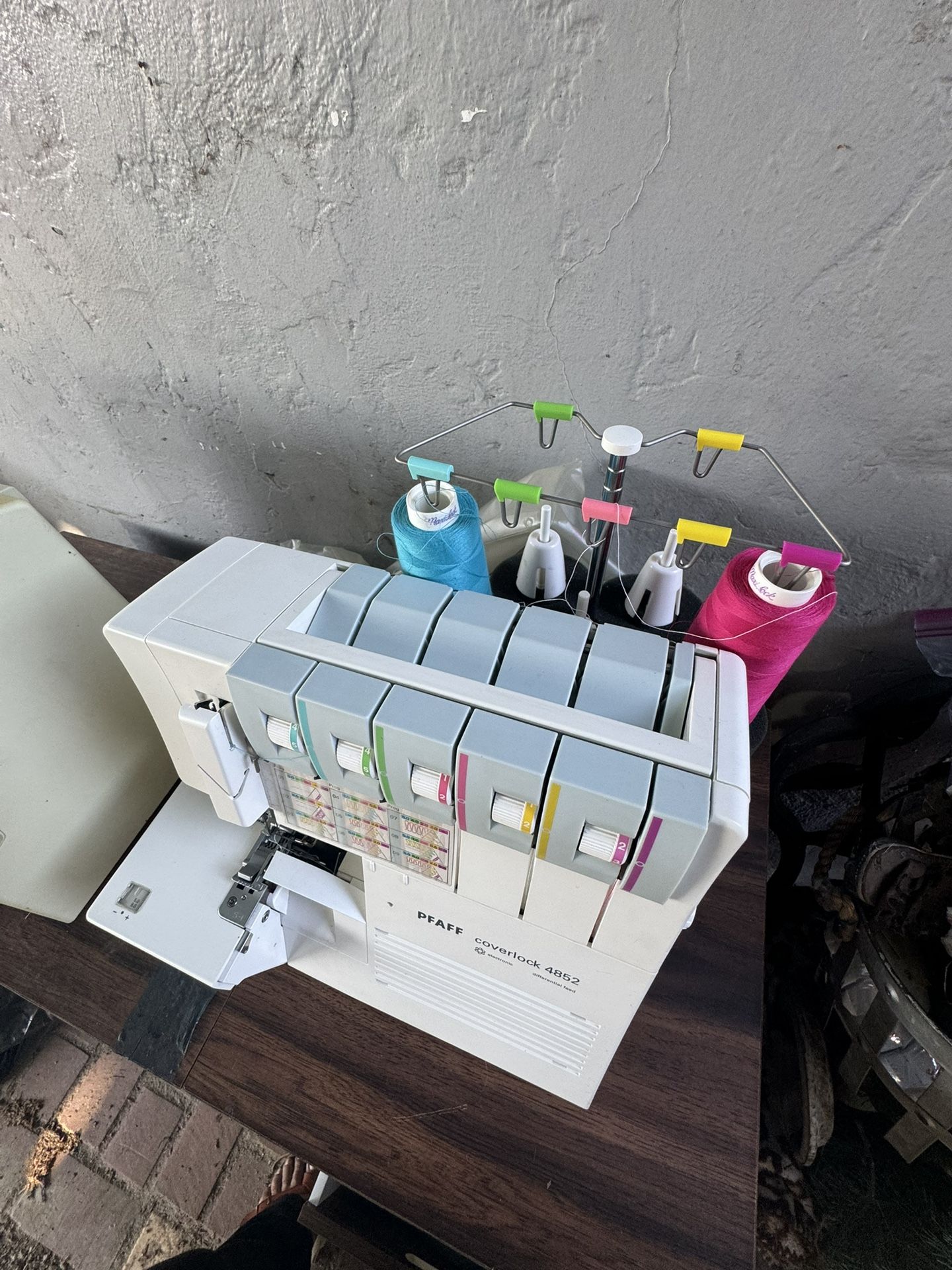 PFAFF 4852 Coverlock Machine And Accessories