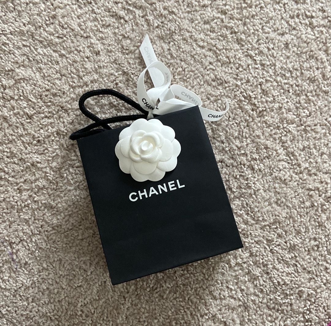 Chanel small shopping bag. Authentic 