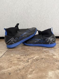 Nike Air Zoom Indoor Soccer Shoes (Boys 6)