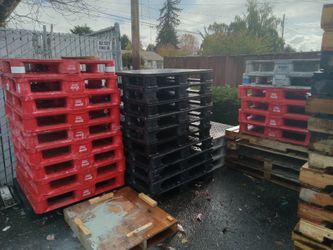 Plastic Pallets Black 32"X40" / (Solid-Top) 32"X 37" / & Red & Gray 37"X 37"