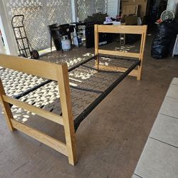 🛑🚦!! Good Condition Tween Bed Frame!! For your House Or Apartment!!🚨🚥