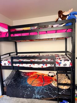 Triple bunk beds