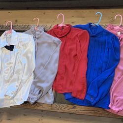 5 Women’s Polyester Size 7/8 Blouses