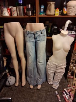 3 mannequins