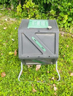 Compost tumbler