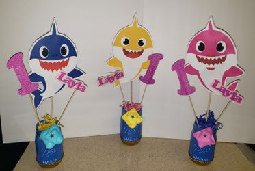 Baby Shark centerpieces and candy bags. Ask for prices.