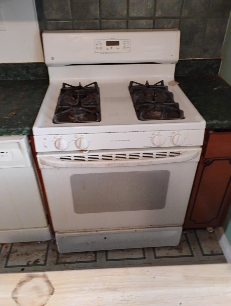 4 Gas Stoves Each