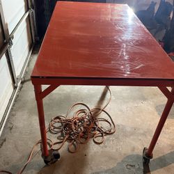 Metal Shop Table On Wheels 
