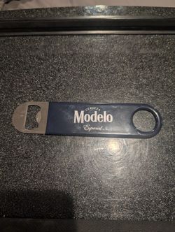 Modelo Bottle Opener