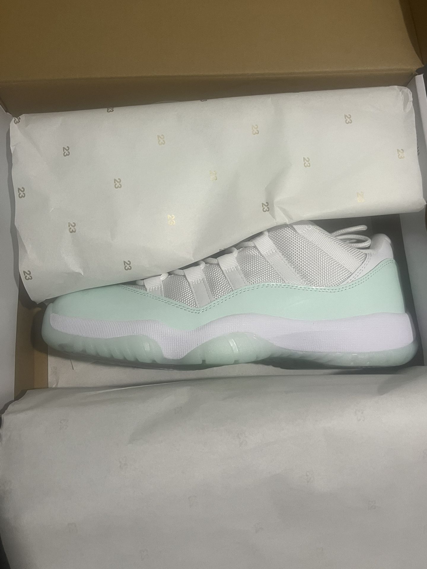 Jordan 11 Igloo Size 8M/9.5E