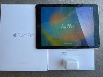 iPad  Pro 9.7” 128GB Space Grey (parts, cracked screen, no sound)