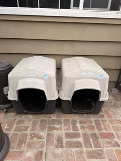 2 DOG HOUSES FOR MEDIUM DOG $20