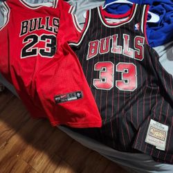 Throw Back Chicago Bulls Jerseys Michael Jordan And Scottie Pippin The Real Deal 