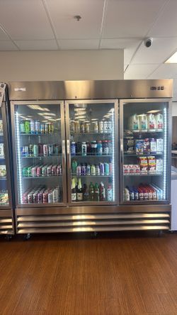 Commercial 3-Door Glass Display Refrigerator – Excellent Condition