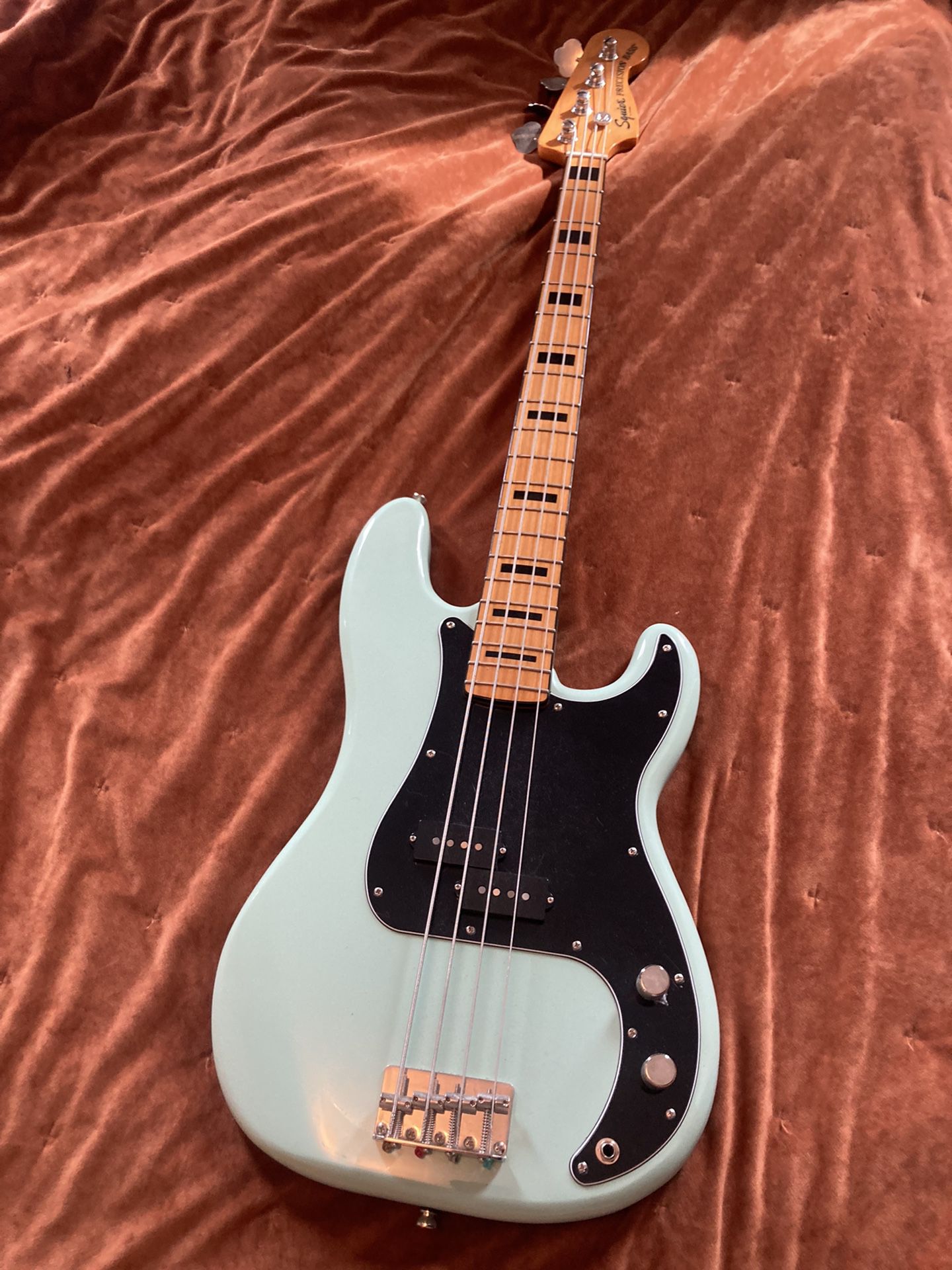 squier limited-edition classic vibe '70s precision bass