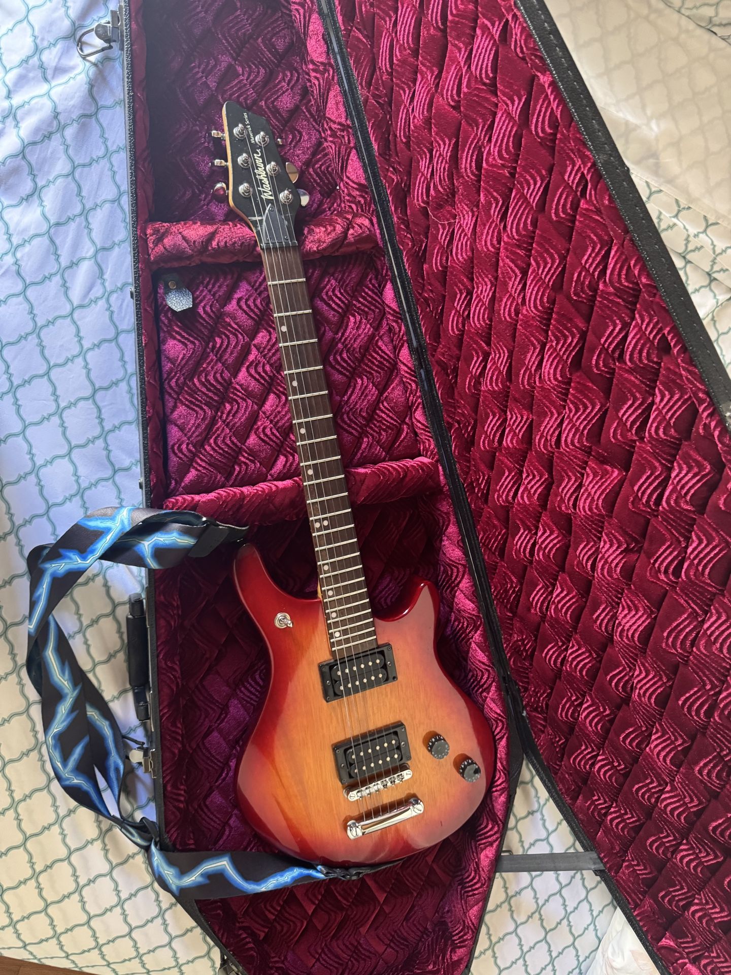 Washburn Maverick Series Guitar w/coffin Case