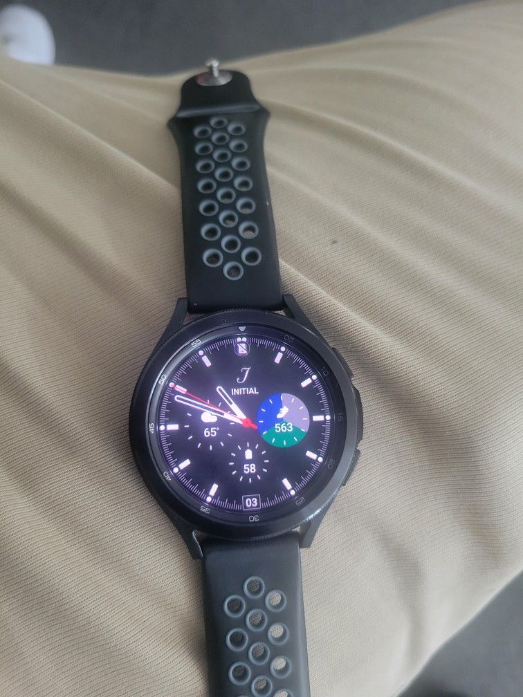 Samsung Galaxy Watch 4 Classic (Bezel)