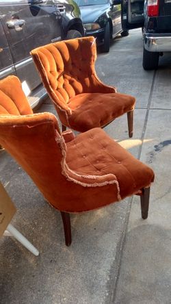 Two Rust color Wing Chairs good vondiyion