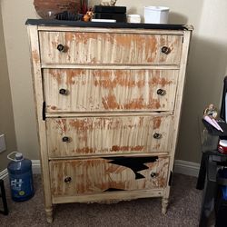 Dresser