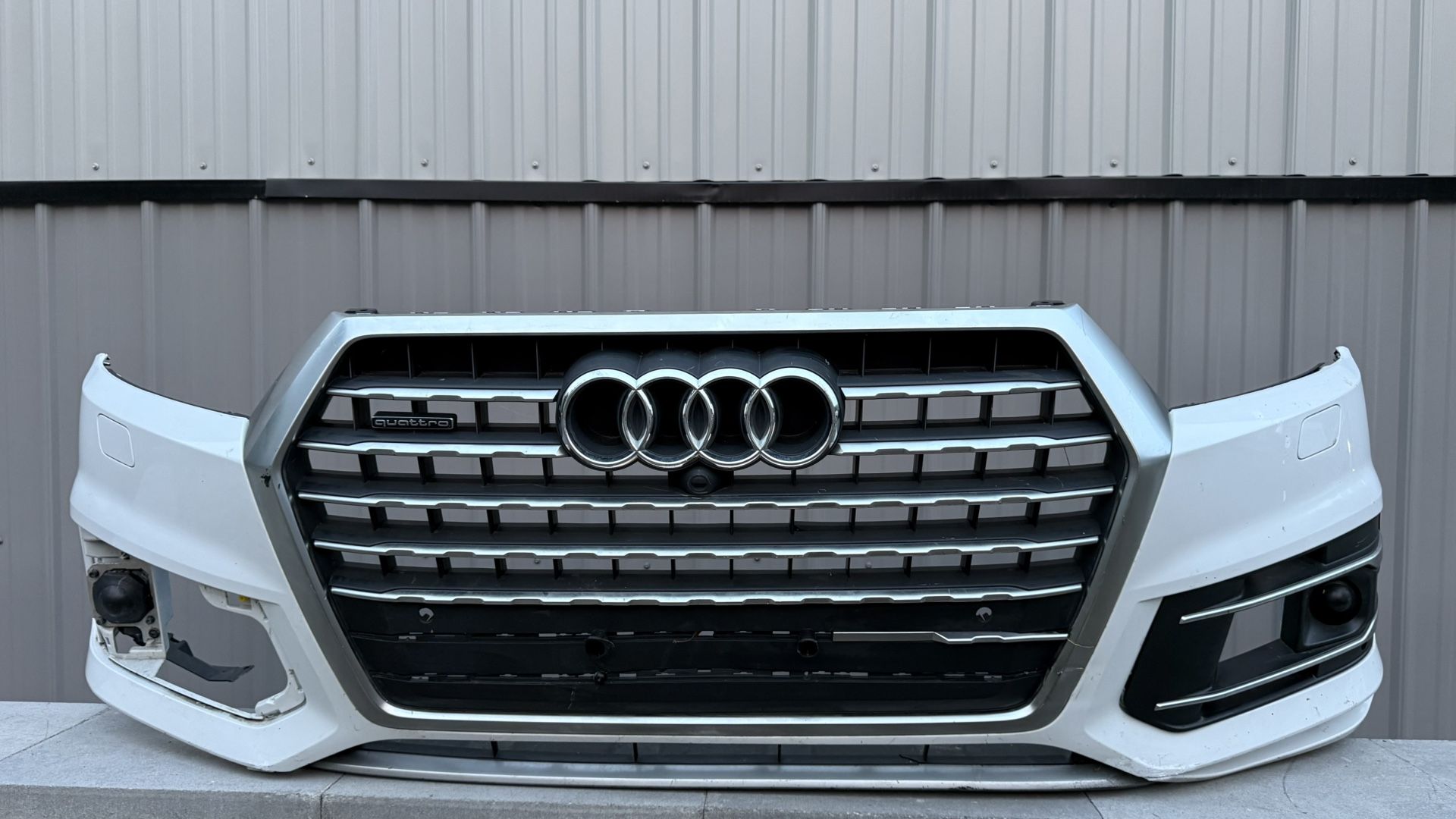 AUDI Q7 2017 2018 2019 FRONT BUMPER ORIGINAL WHITE