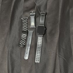 Apple Watch Series 8.   45mm