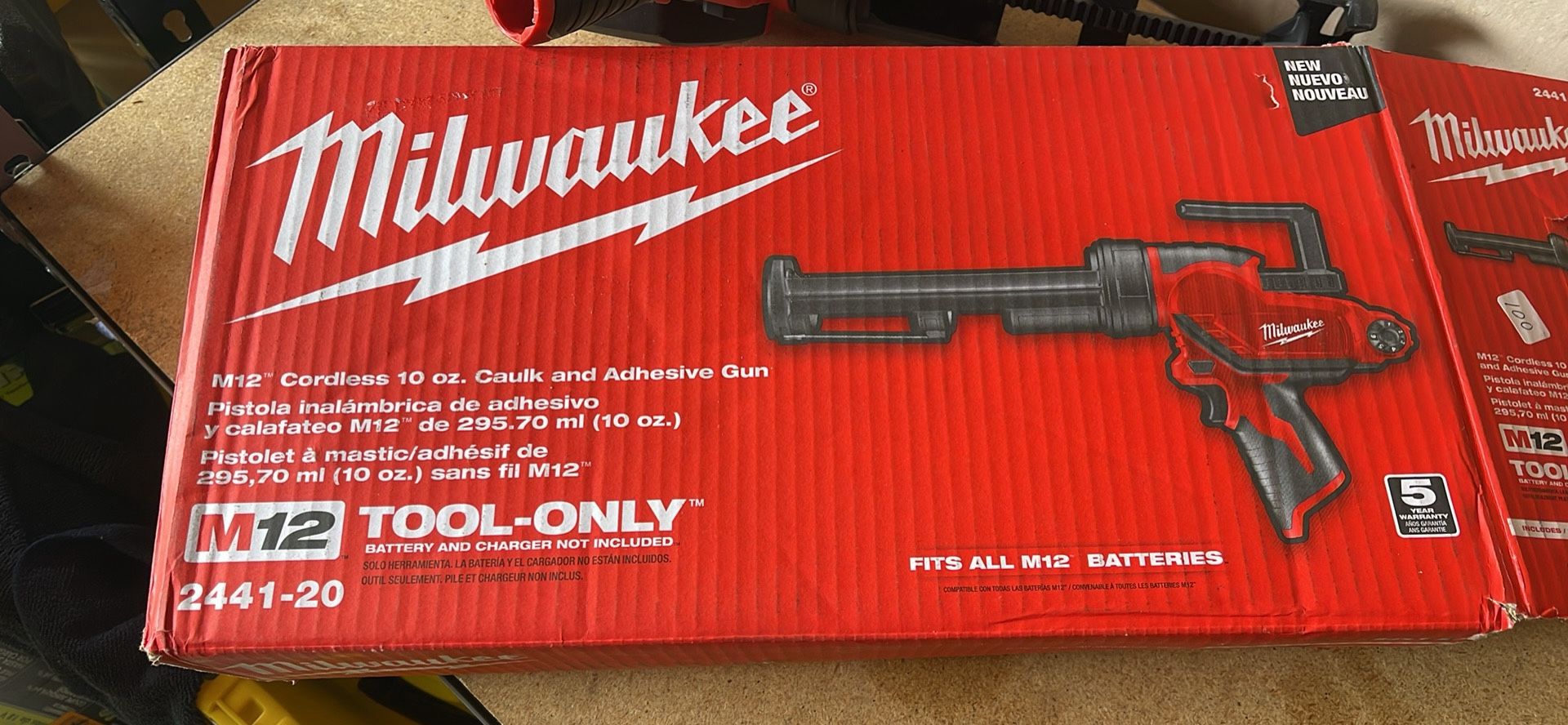 Milwaukee M12 Caulk Gun