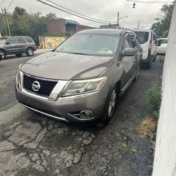 2013 Nissan Pathfinder Cream 4 Door 7 Seater 