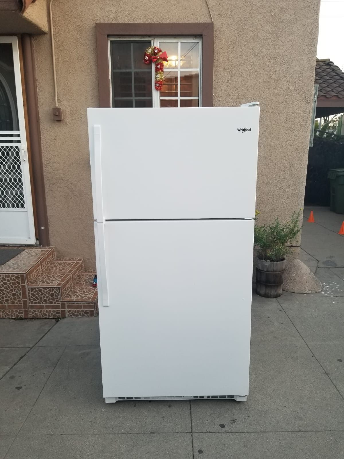 Whirlpool Refrigerator 21cu Ft 33x31x66ππ3 MONTHS WARRANTY