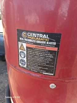 Central pneumatic sandblaster