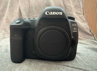Canon 5D Mark IV + Extras