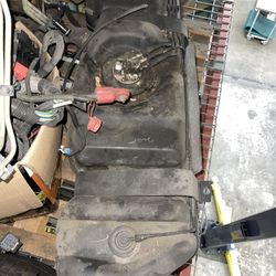 03 Chevy Silverado Gas Tank With Fuel pump Assembly 