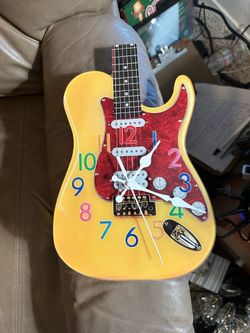 Guitar clock