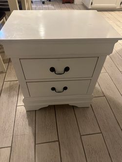 White small size night stand