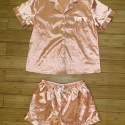 Women’s peach satin pajama set size L