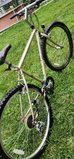 26" SPECIALIZED HARD ROCK BIKE