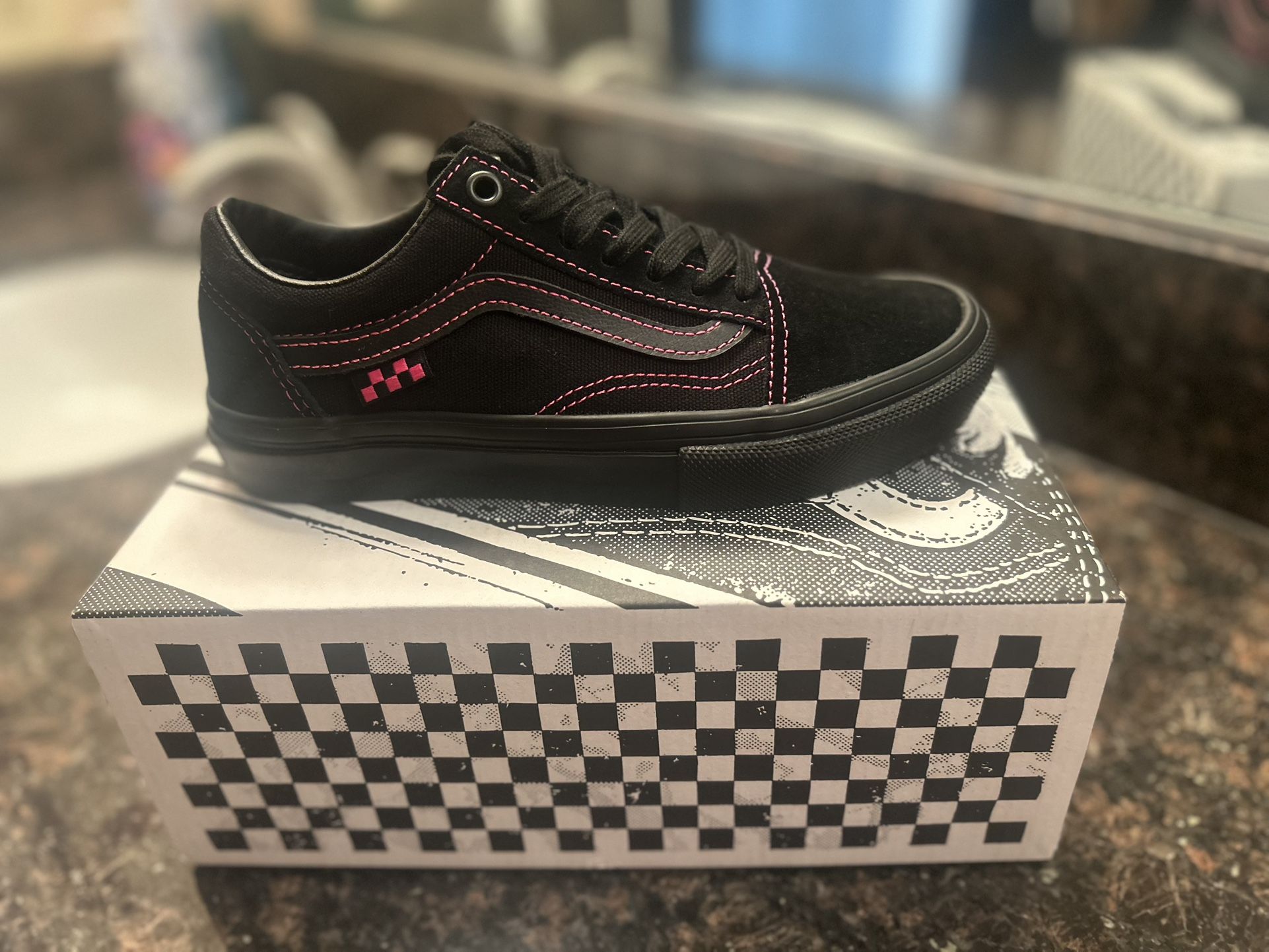 Brand New Neon/Black Old skool Vans