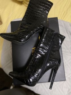 Women’s boots size 6