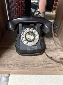 Telephone/antique telephone/phone