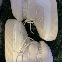 RUDSAK youth White Snow Boots Size 3/4