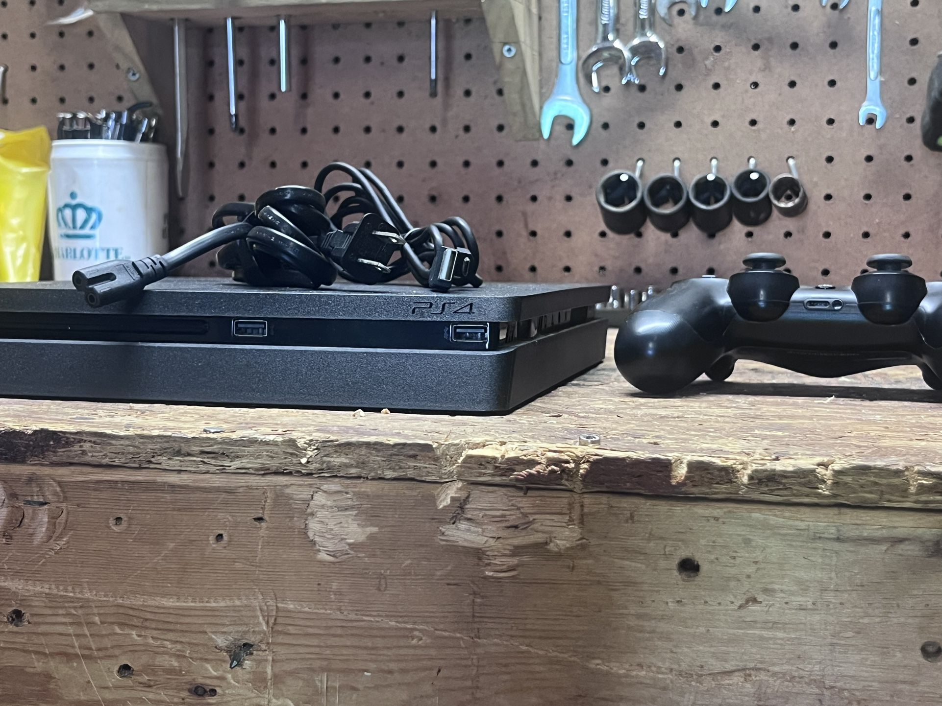 PS4 Slim Edition - 1tb Hard Drive