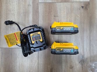 NEW Genuine DeWalt 20V Starter Kit With TWO Powerstack Batteries