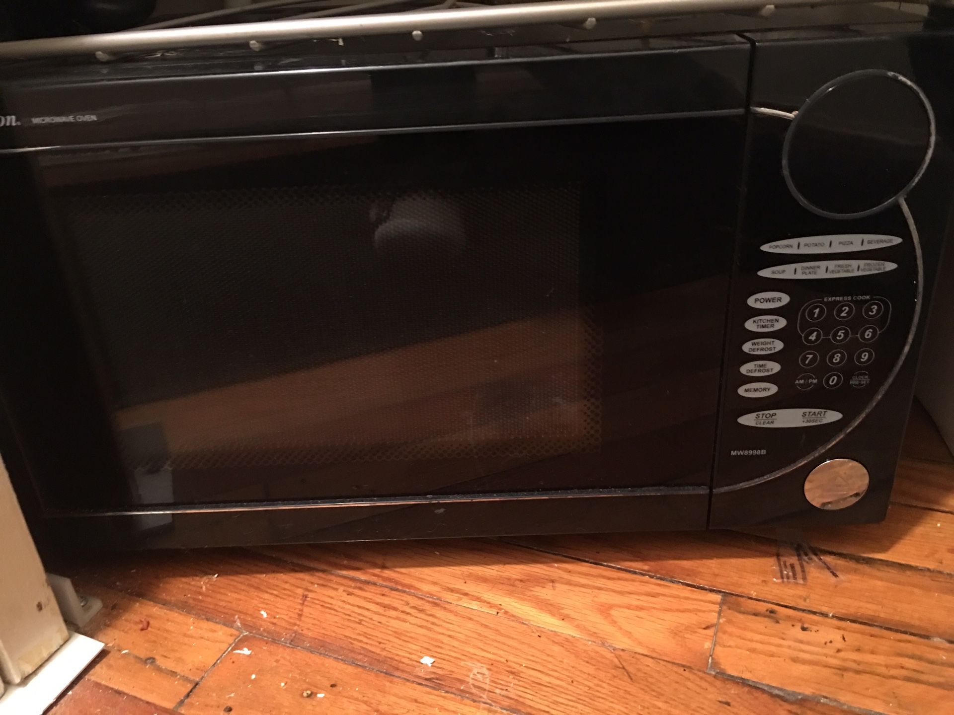 Esmerson Microwave oven