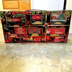 Brand New North Pole Express Xmas Christmas Train Set 33 Piece Remote controlled