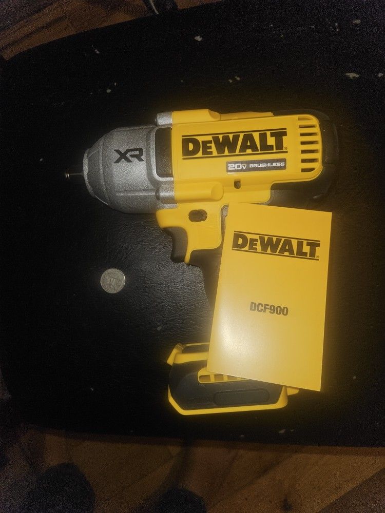 New DEWALT 20V 1/2 in. Impact Wrench (Tool Only FIRM 200)