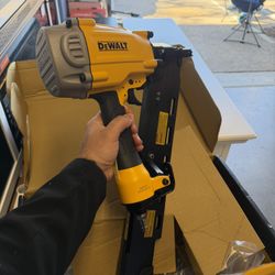 NEW! DEWALT Pneumatic 21-Degree Collated Corded Framing Nailer