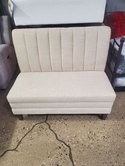 Beautiful neutral very solid  cream bench (New)