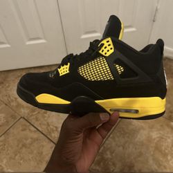 Air Jordan 4 Retro Thunder