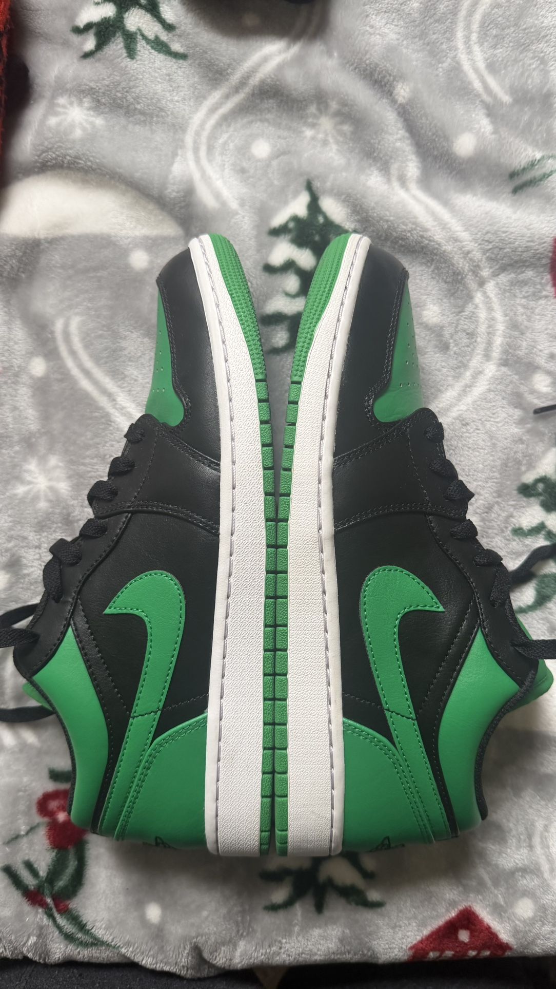Jordan 1 Green Sneakers Size 10 Men Not Free Taking Offers