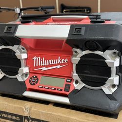 Milwaukee 2790-20 M18 40Watt Rugged AM/FM Jobsite Radio